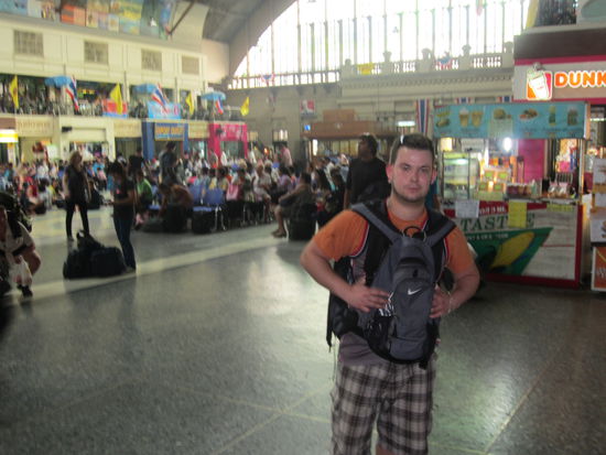 Eingangshalle des Bahnhofs