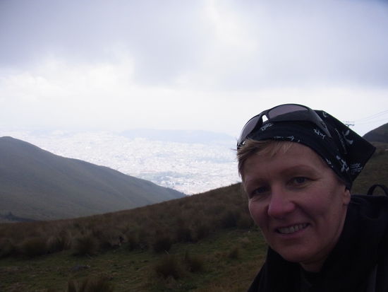 Quito laesst sich erahnen im Hintergrund, schnauf schnauf...
