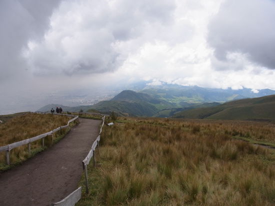 Wanderung auf 4000 Meter mit vielen schoenen Wolken