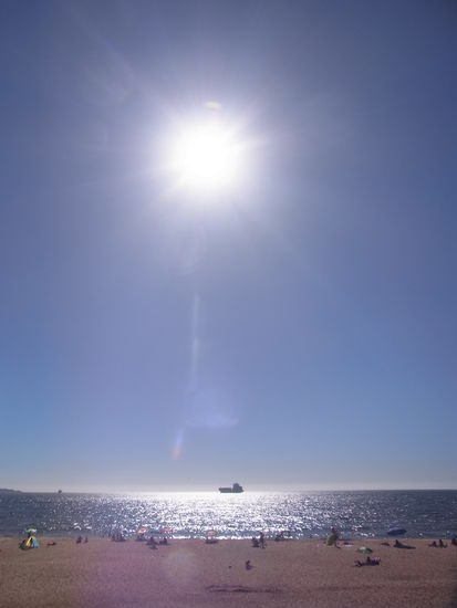 Sonne. Glitzern. Meer. Strand.