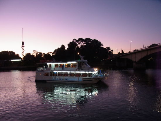 abendlicher Ausflug mit dem Schiff