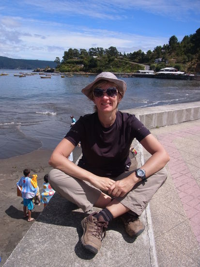 Uta auf der Strandmauer von "Los Molinos"