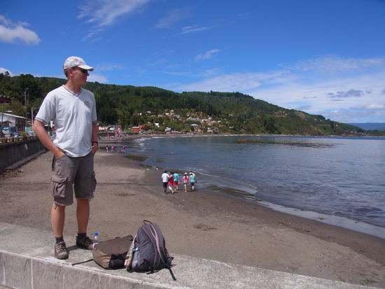 Gero auf der Strandmauer von "Los Molinos"