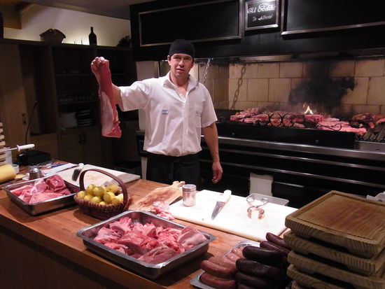 erst mal der Grillmeister mit dem ganzen Filetstück....