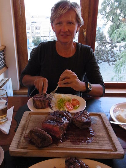 ...von dem ein ganzer Batzen bei uns landet.
Das ist hier die normale Portion für ZWEI!!!