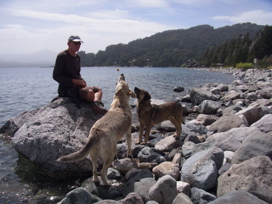 ...bevor es was zu fressen gibt...
(wir haben leider nur trockene Vollkornbrötchen dabei, die trotzdem weg gehen wie warme Semmeln)
