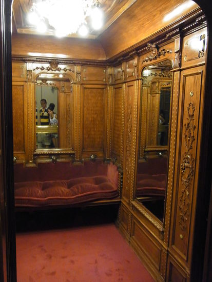 das Innere des Fahrstuhles (faehrt vom EG bis in die 1. Etage...)