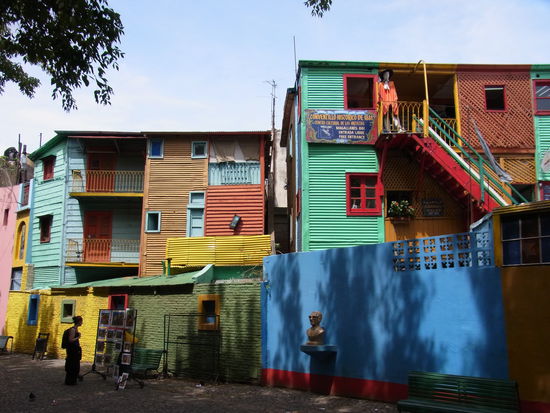 wirklich kunterbunt.
Pippi Langstrumpf haette ihre Freude dran.
