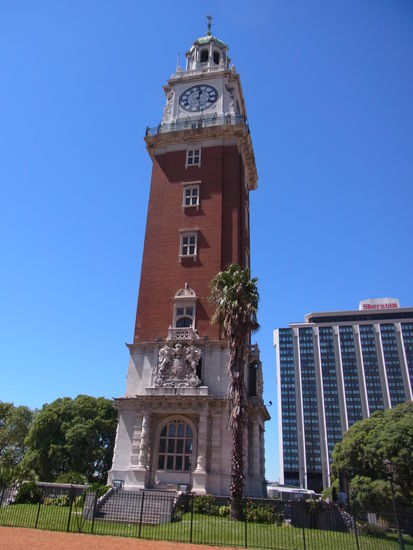 alter Wachturm in der Naehe des Hafens bzw. der Haltestelle.
Leider war der Aufstieg gerade mal wieder nicht moeglich...