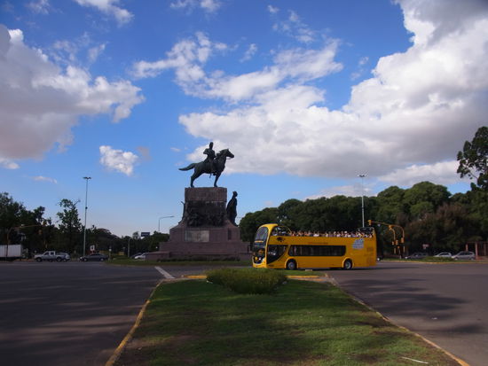 da kommt der Touribus...
Wir steigen erst spaeter wieder ein.