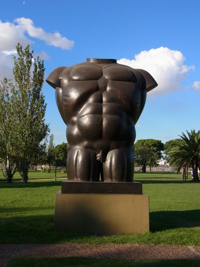 Botero´s Figur ist nicht zu uebersehen