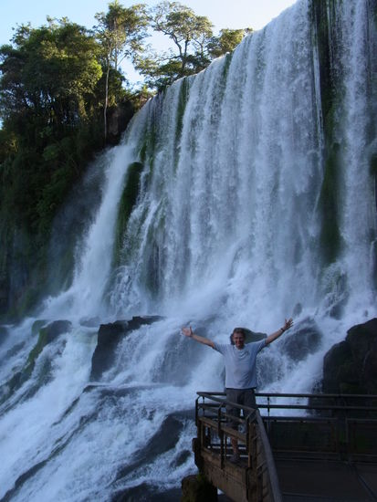 wir muessen uns schon gegenseitig fotografieren, weil keine Leute mehr da sind.