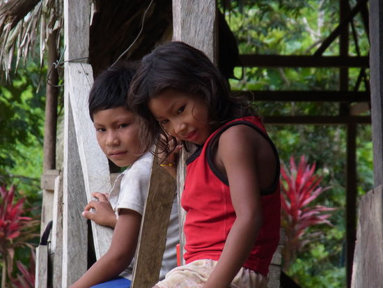Kinder am Schamanenhaus