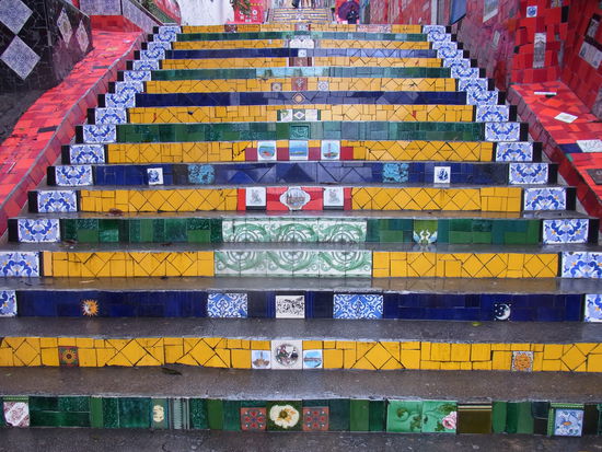 Gefliest in jahrelanger mühevoller Kleinarbeit...