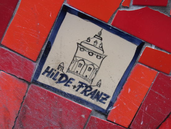 ...mit Fliesen aus aller Welt.