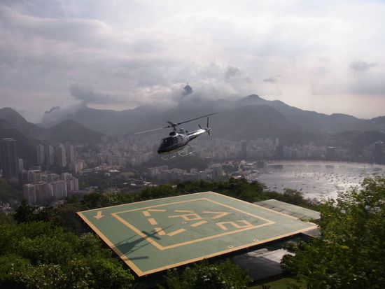 von hier starten die Hubschrauberrundflüge