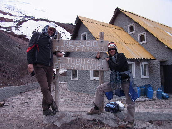So sehen glückliche Vulkaneroberer aus,
nur noch 200 Höhenmeter bis zum Ziel....