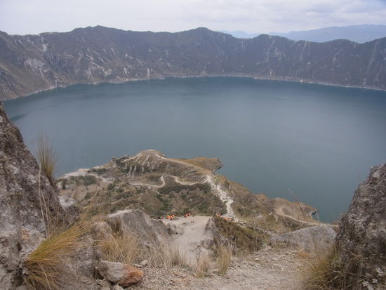 Der Krater des Quilotoa,
den Rand bewandern wir später noch