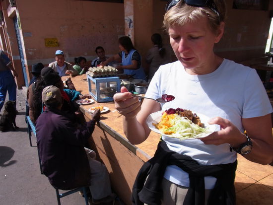 ....und was futtern.
Das Essen schmeckt immer lecker.