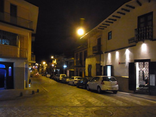 Unser Hostal ist das Haus unter der Lampe.