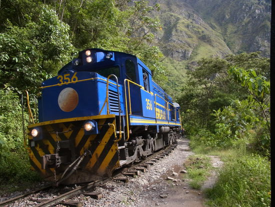 ab und zu kommt auch mal ein Zug vorbei