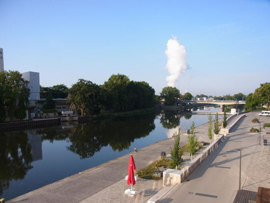 Blick nach rechts auf den Main aus dem Zimmer