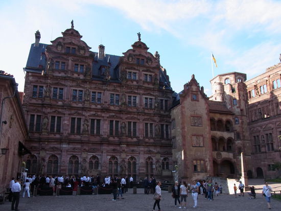 In der Burganlage findet eine Veranstaltung statt