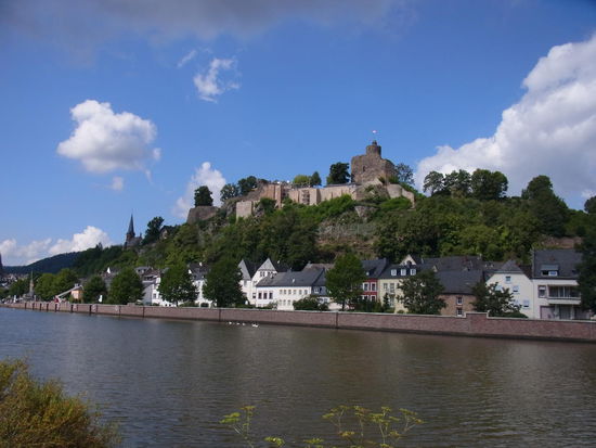 Der erste Eindruck von Saarburg - die Burg
