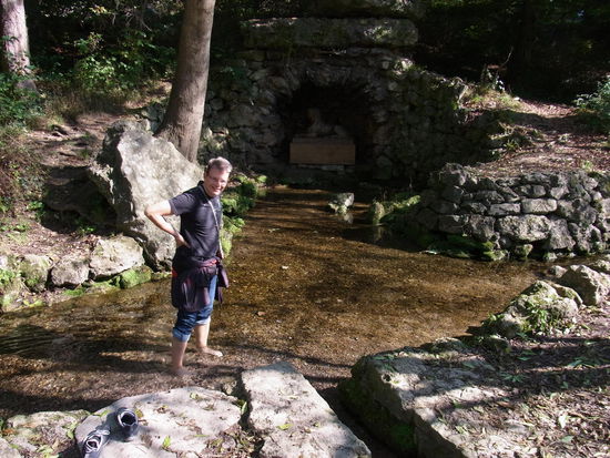 ...natürlich im eiskalten Wasser rumwaten.