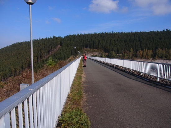 na dann mal rüber über die Staumauer