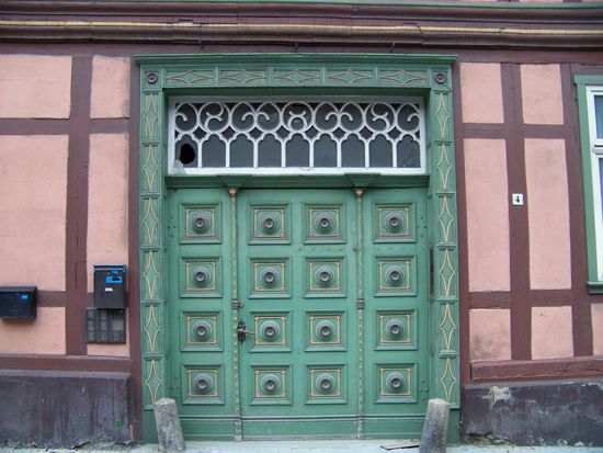 ...ein wunderschönes altes Eingangstor...