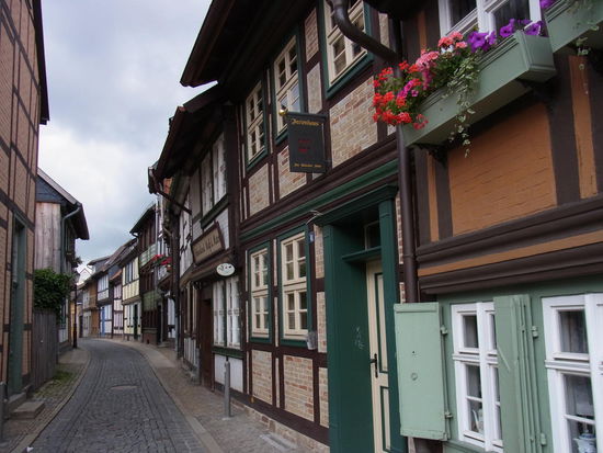 alte Gasse neben dem kleinsten Haus