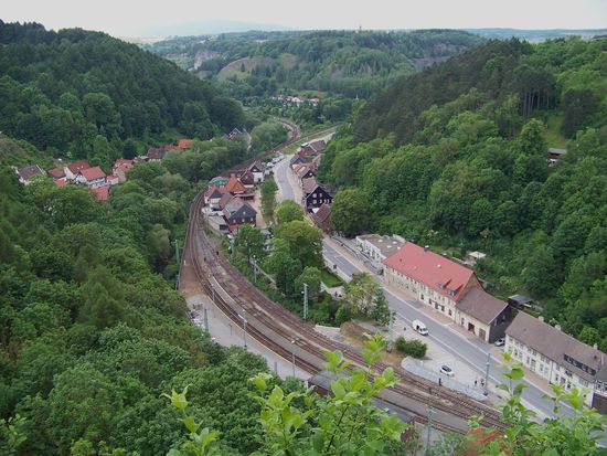 Blick auf Rübeland und den Eingang zur Baumanns Höhle