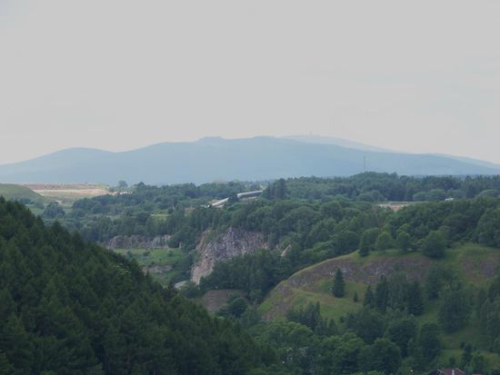 Blick zum Brocken, zwar etwas diesig aber immerhin erkennbar