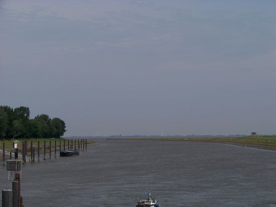 Blick Richtung Elbe von der Brücke über die Oste