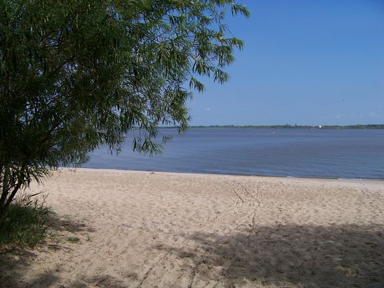 Dafür erleben wir als Gegenstück feinen Sandstrand an der Elbe