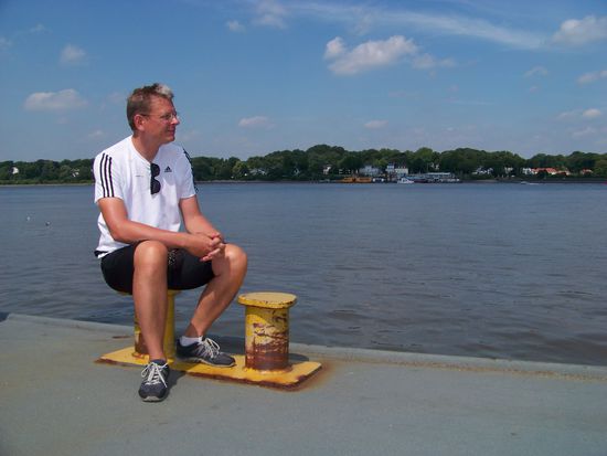 warten auf die Fähre mit Blick...