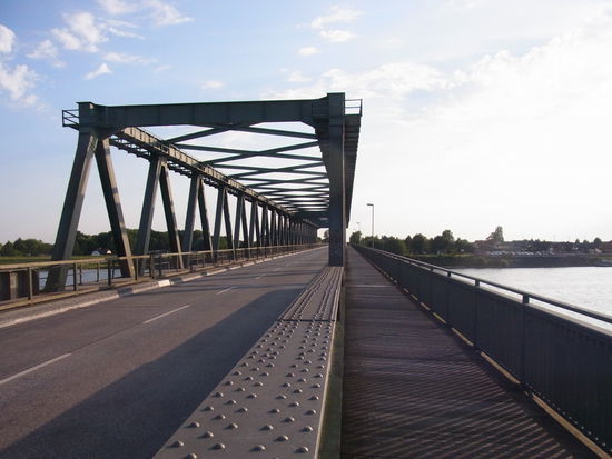 Elbe-Brücke aus Lauenburger Sicht...