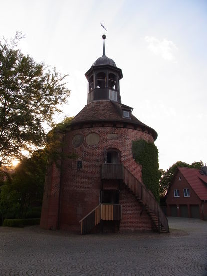 auf dem Schlos-Platz einer der ältesten Wachtürme Deutschlands...