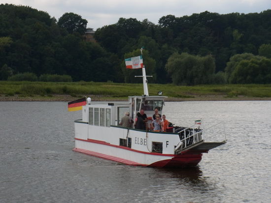 die kleine Fähre kommt gerade recht