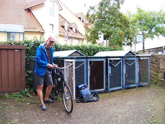 für uns was neues: abschließbare Fahrradboxen