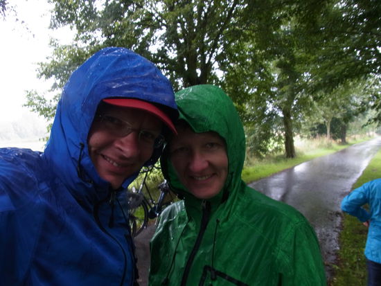 plitsch-platsch und schon sind wir nass. Aber nur von außen