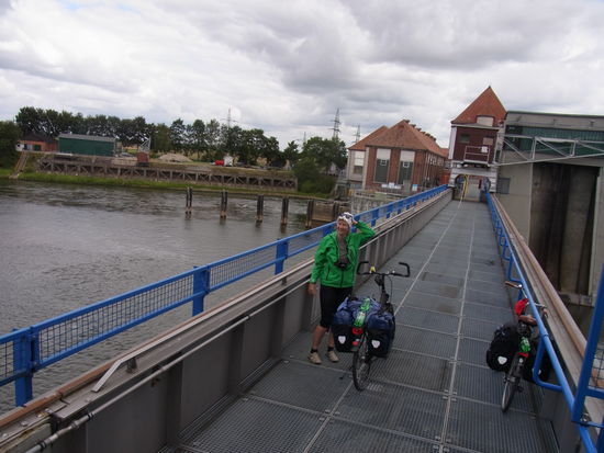 endlich oben auf dem Laufwasserkraftwerk bei Dörverden