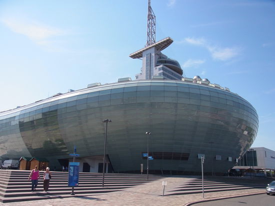 habe vergessen, was das für ein Gebäude ist.
steht aber am Hafen in Bremerhafen