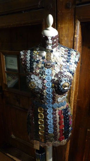 was man so alles aus Knöpfen "schneidern" kann