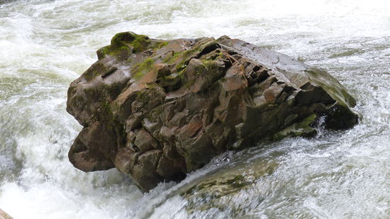 Fels in der Brandung