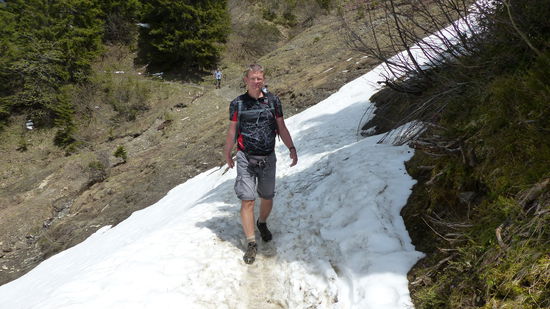 ...bevor es per Schneewanderung wieder runter geht.