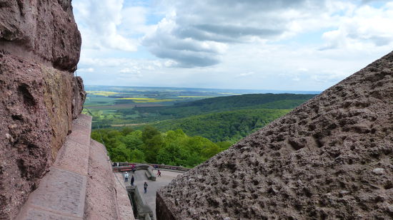 weiter Blick in die Ferne aus dem "Hinterhalt", d.h. vom Aussichtsturm oben