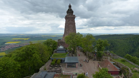 Blick von hinten auf das Denkmal