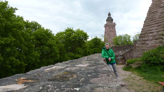 dicke Mauern umgeben das Gelände